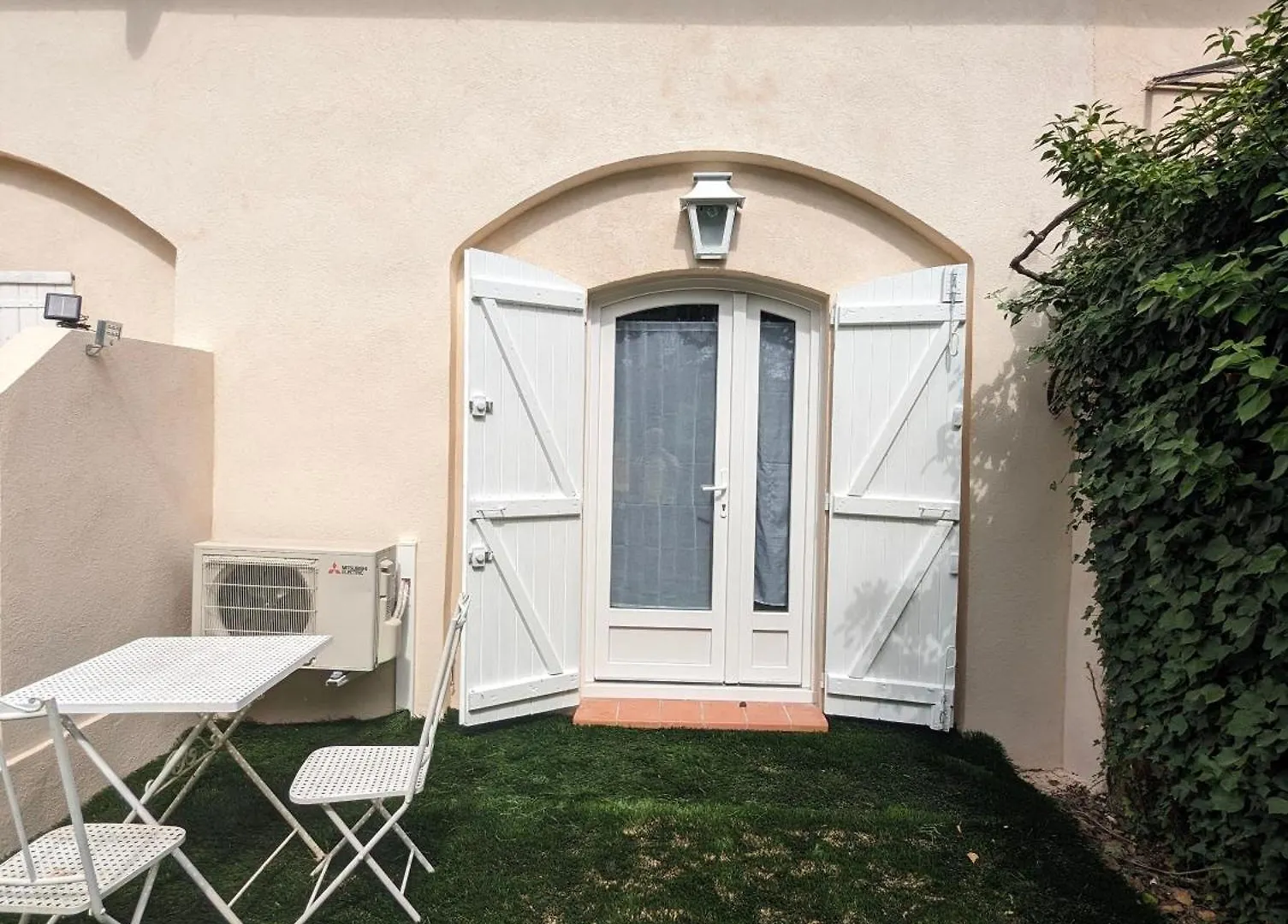 Charmant Appartement Avec Jardin Au Calme Chateauneuf-Grasse France